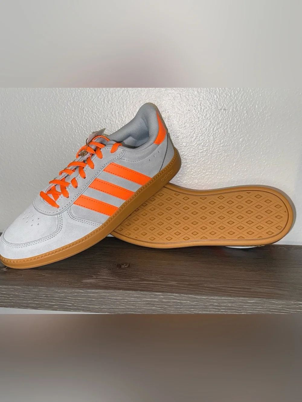 adidas women’s Breaknet Sleek sneaker size 8W, grey/orange, brand new in box
